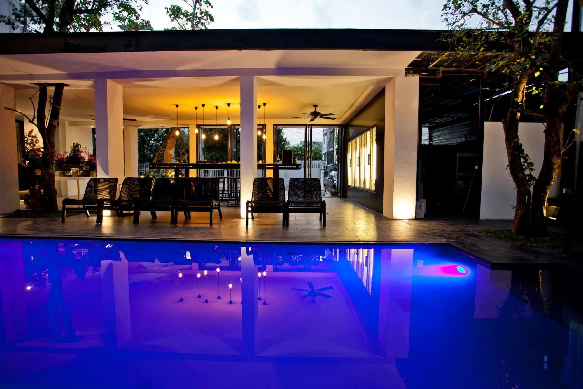 Bed Phrasingh-Adults Only Hotel Chiang Mai Exterior photo